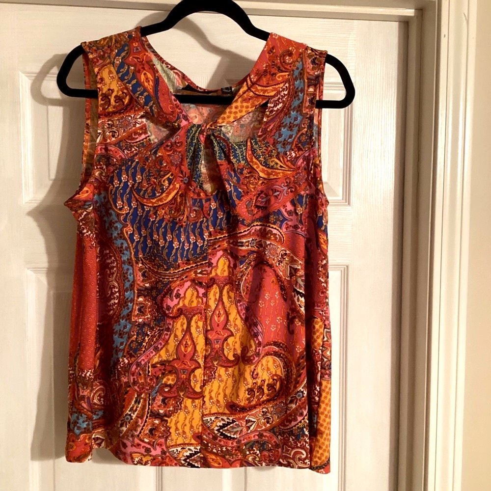 Attitudes by Renée Como Jersey top, twist neck paisley sleeveless  Medium EUC